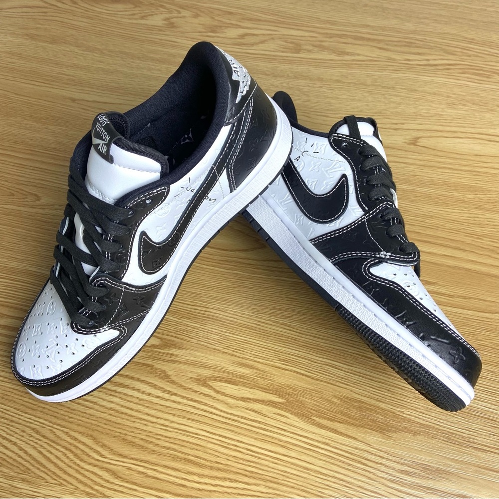 Jordan 1 Retro Low OG SP -Men’s Fashion Black/ White Sneakers -Streetwear - Picture 3 of 10